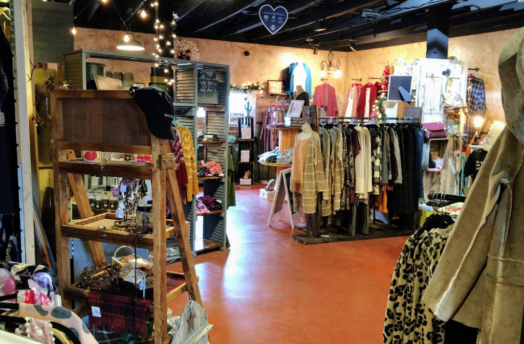 HuckaBella Boutique & Marketplace in Ozark, MO